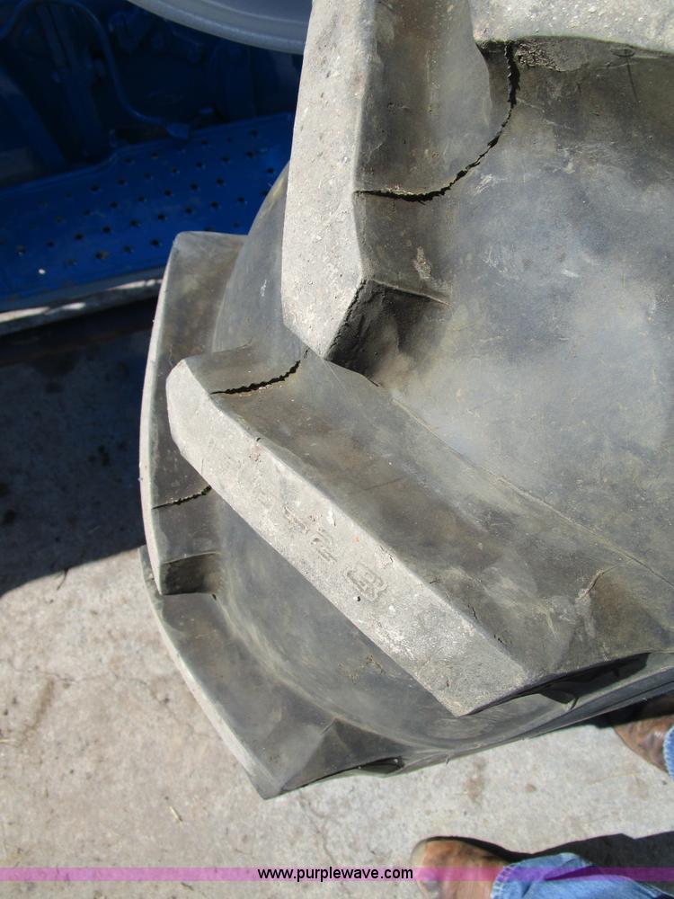 image for item D2322 Ford 2910 tractor