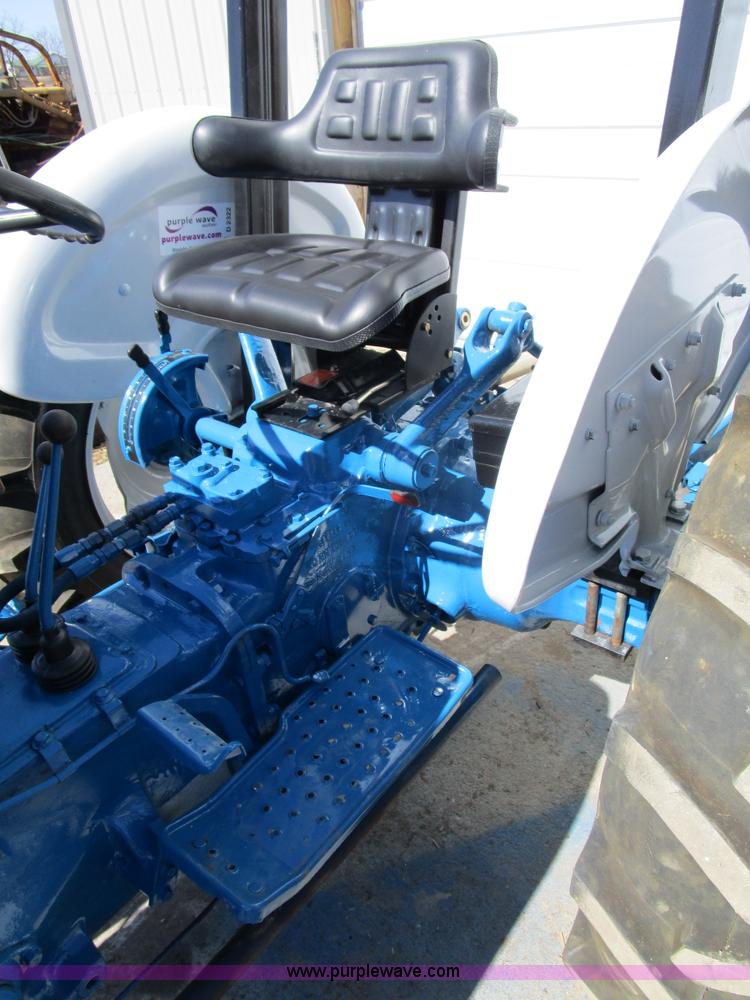 image for item D2322 Ford 2910 tractor