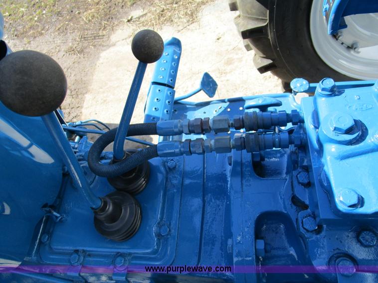 image for item D2322 Ford 2910 tractor