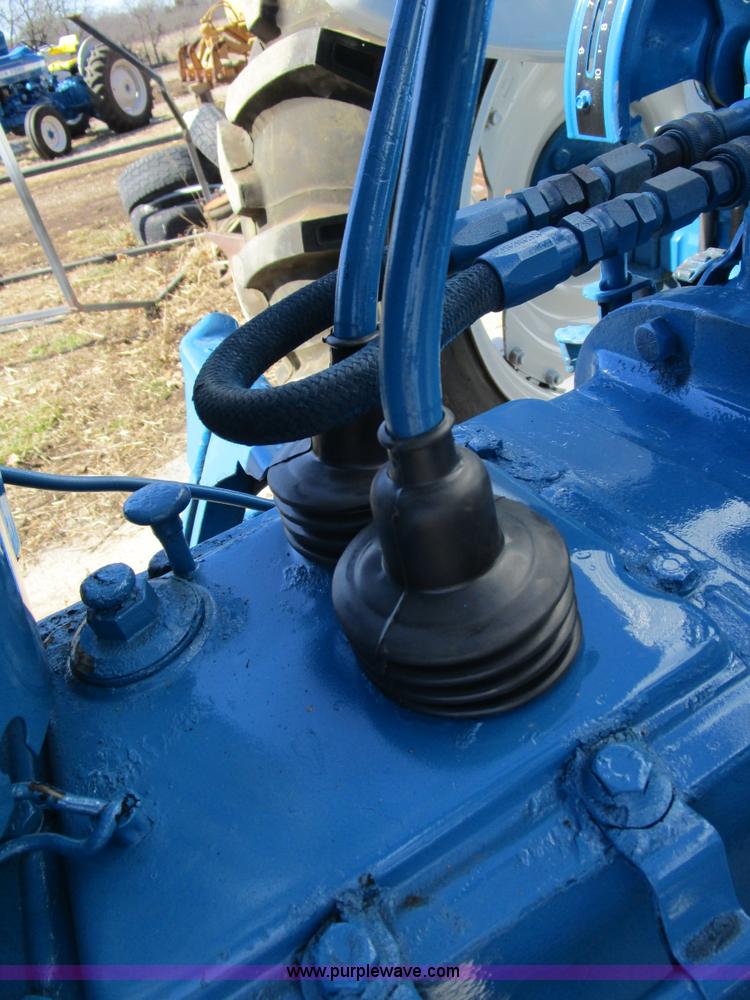 image for item D2322 Ford 2910 tractor