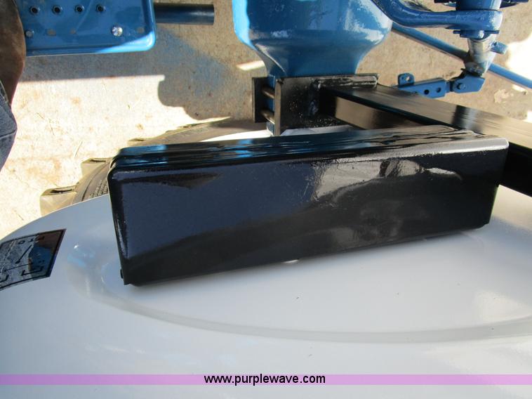 image for item D2322 Ford 2910 tractor