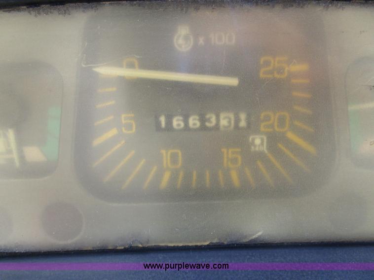 image for item D2322 Ford 2910 tractor