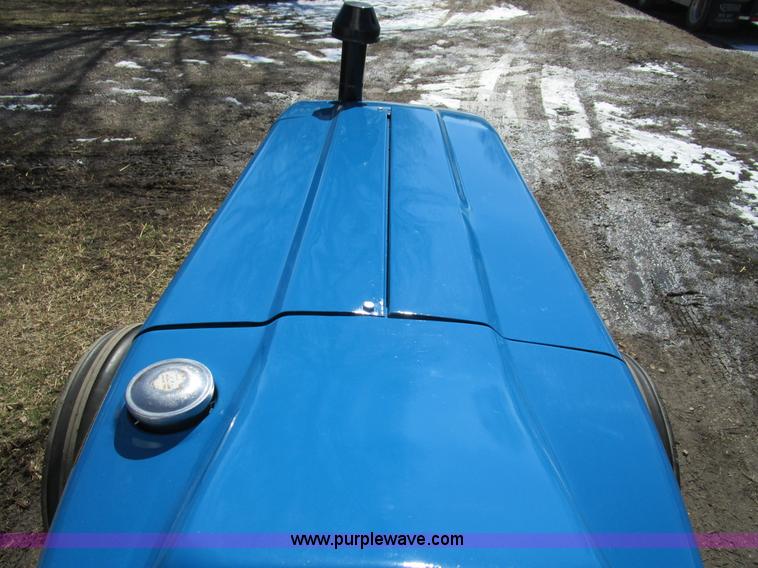 image for item D2322 Ford 2910 tractor