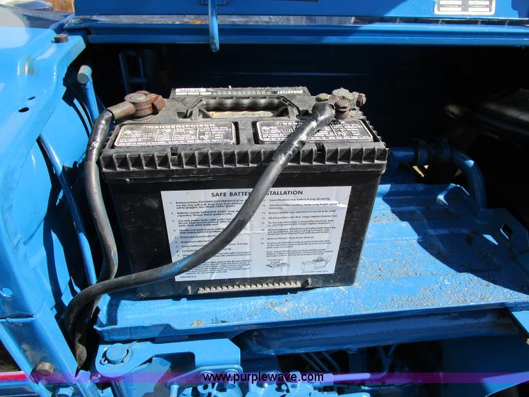 image for item D2322 Ford 2910 tractor