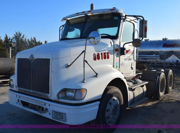 image for item E6157 2006 International 9200i semi truck