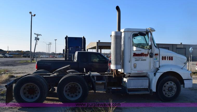 image for item E6157 2006 International 9200i semi truck