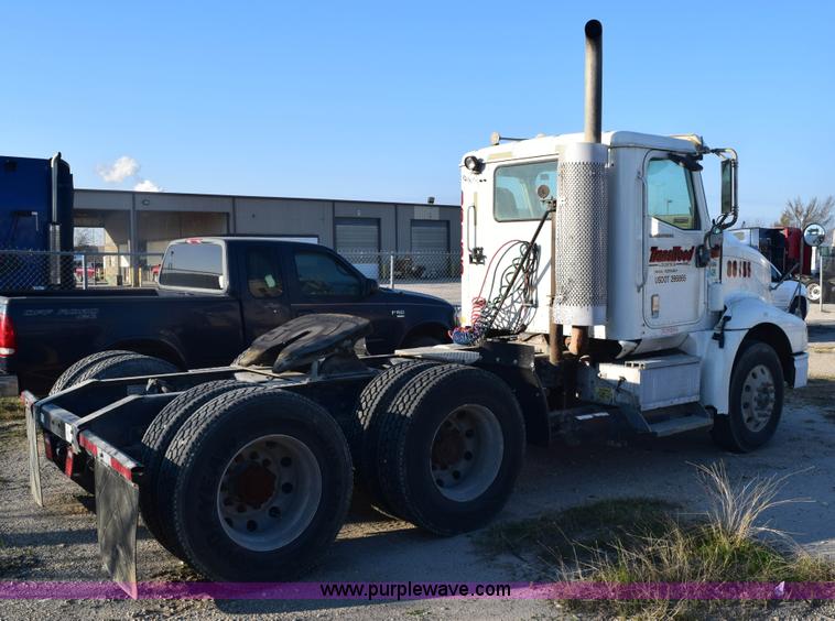 image for item E6157 2006 International 9200i semi truck