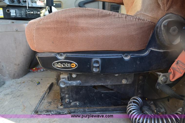 image for item E6157 2006 International 9200i semi truck