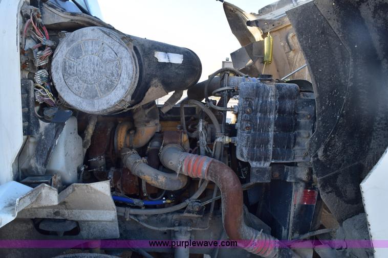 image for item E6157 2006 International 9200i semi truck