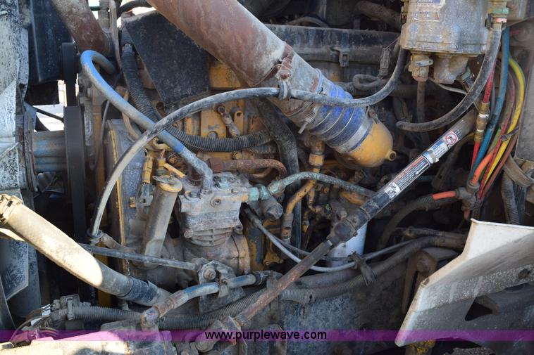 image for item E6157 2006 International 9200i semi truck