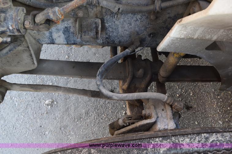 image for item E6157 2006 International 9200i semi truck