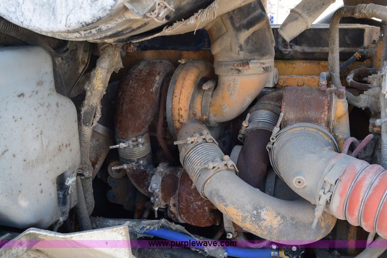 image for item E6157 2006 International 9200i semi truck