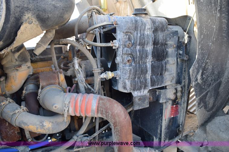 image for item E6157 2006 International 9200i semi truck