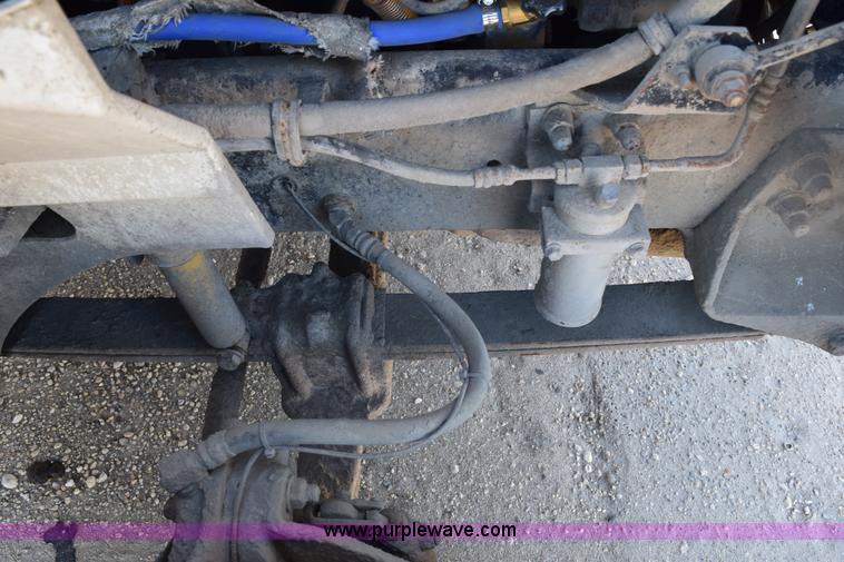 image for item E6157 2006 International 9200i semi truck