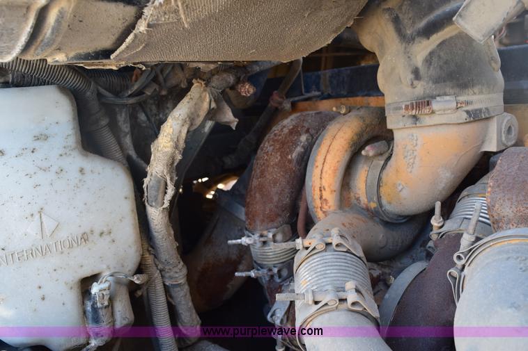 image for item E6157 2006 International 9200i semi truck