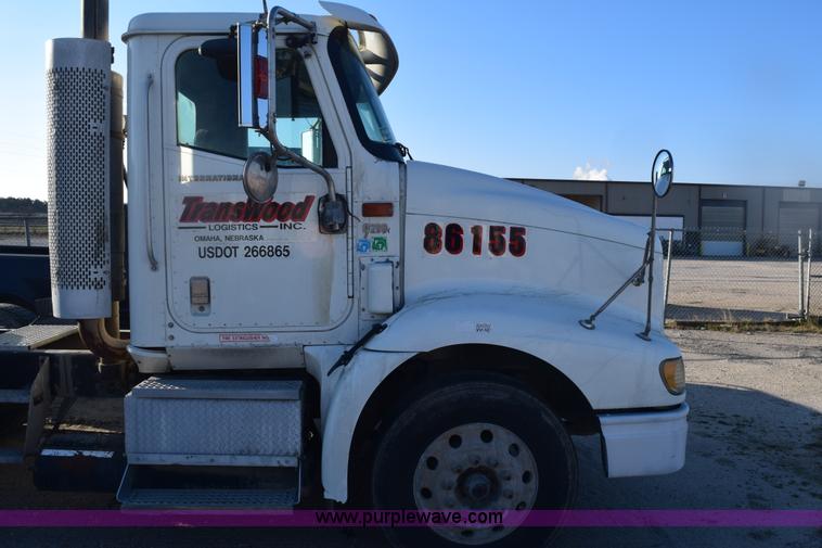 image for item E6157 2006 International 9200i semi truck