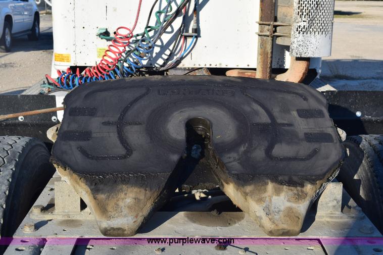 image for item E6157 2006 International 9200i semi truck