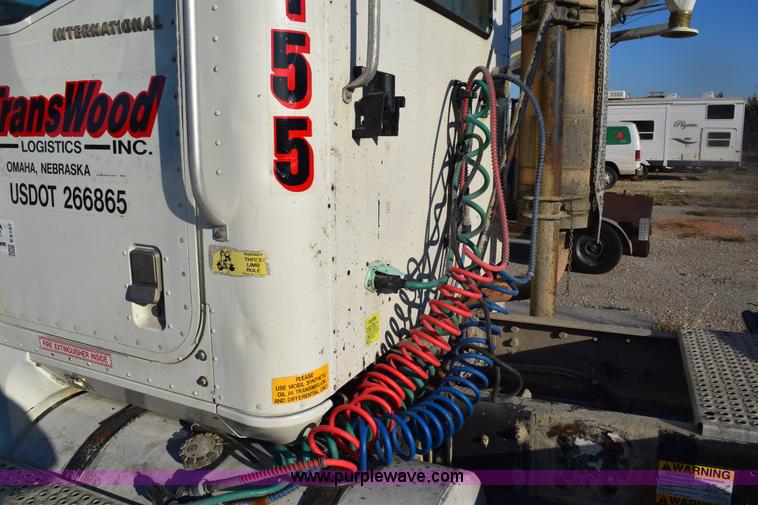 image for item E6157 2006 International 9200i semi truck