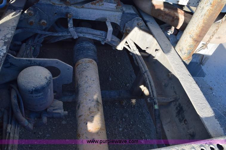 image for item E6157 2006 International 9200i semi truck