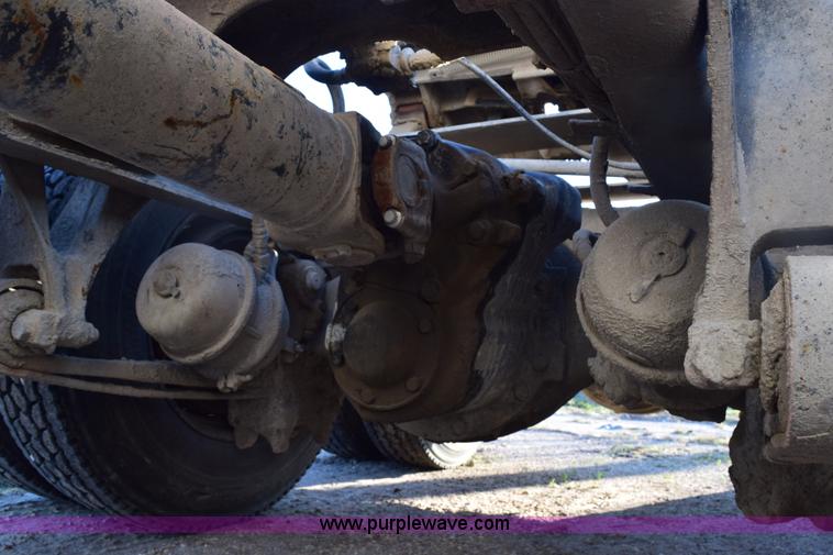 image for item E6157 2006 International 9200i semi truck