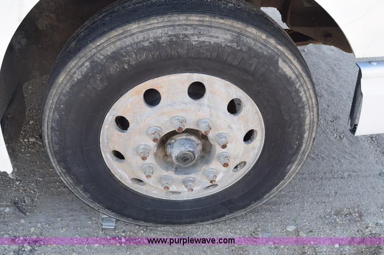 image for item E6157 2006 International 9200i semi truck