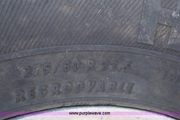 image for item E6157 2006 International 9200i semi truck