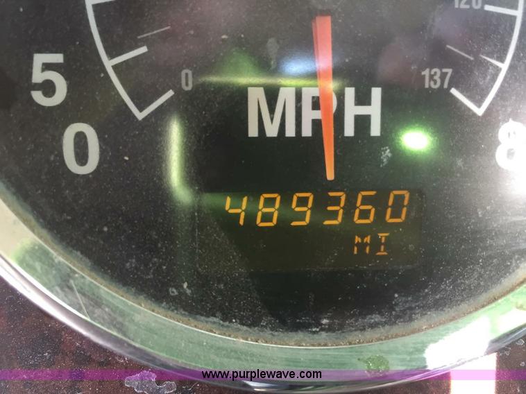 image for item E6157 2006 International 9200i semi truck