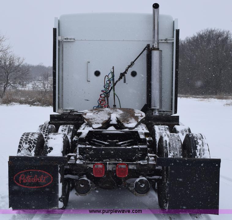 image for item E6253 2000 Kenworth T600 semi truck