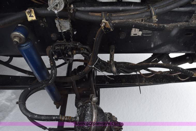 image for item E6253 2000 Kenworth T600 semi truck