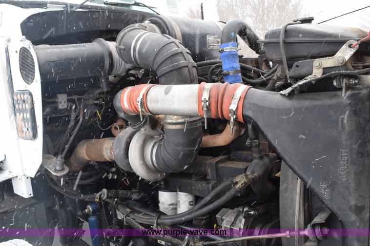 image for item E6253 2000 Kenworth T600 semi truck