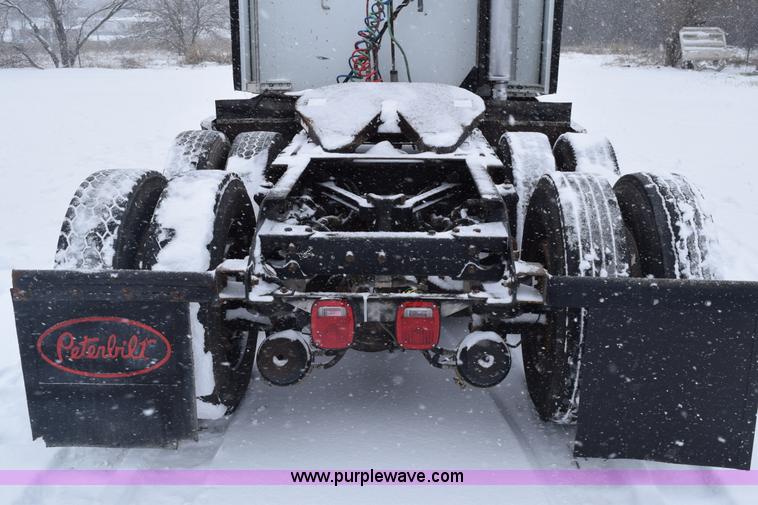 image for item E6253 2000 Kenworth T600 semi truck