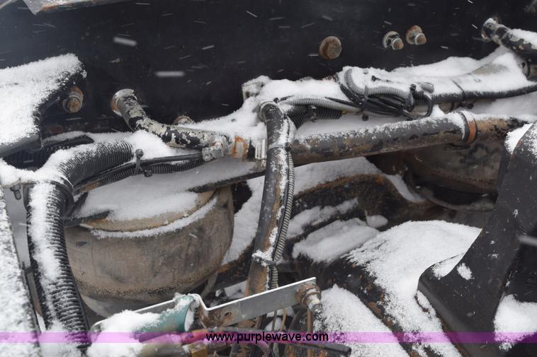 image for item E6253 2000 Kenworth T600 semi truck