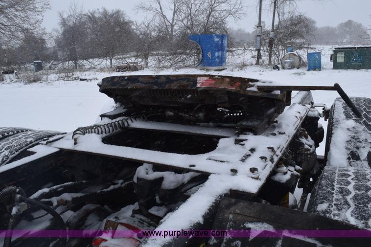 image for item E6253 2000 Kenworth T600 semi truck