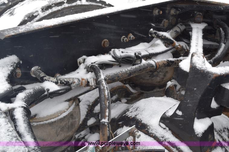 image for item E6253 2000 Kenworth T600 semi truck