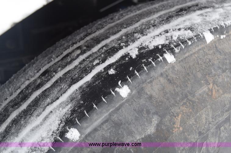 image for item E6253 2000 Kenworth T600 semi truck