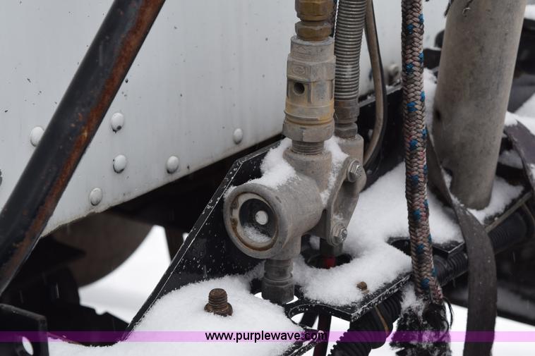 image for item E6253 2000 Kenworth T600 semi truck