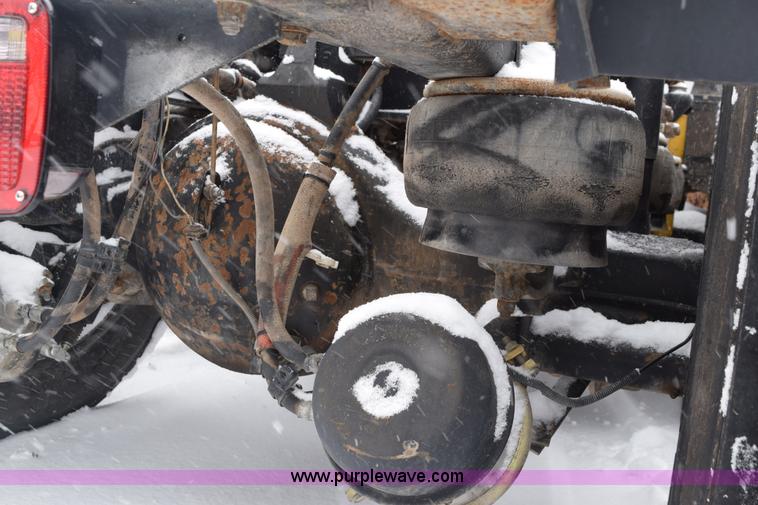 image for item E6253 2000 Kenworth T600 semi truck