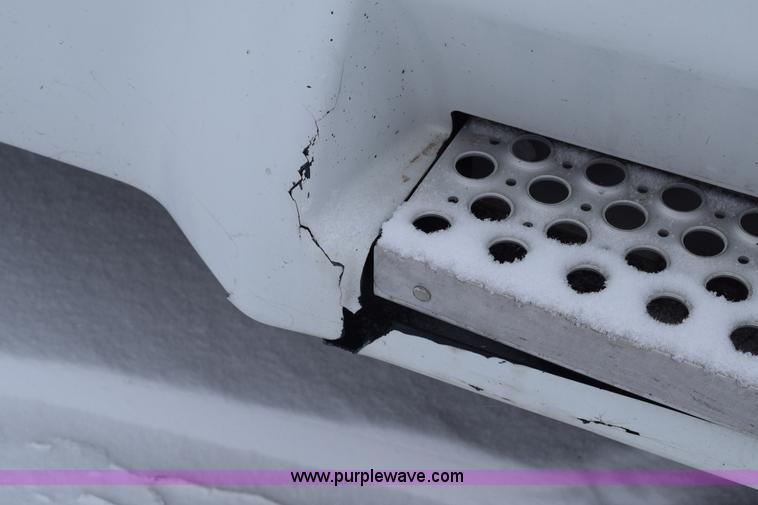 image for item E6253 2000 Kenworth T600 semi truck