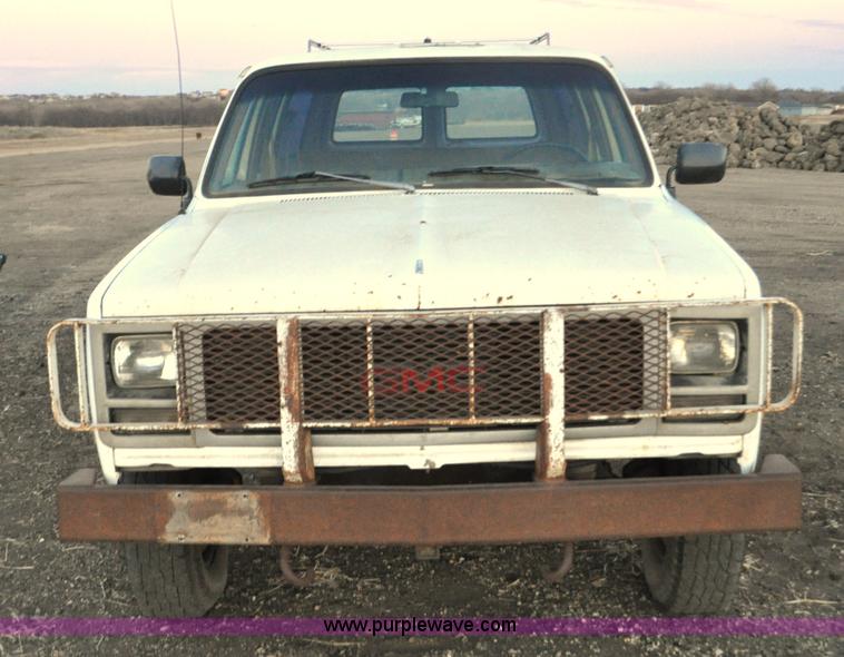 image for item F2218 1990 GMC Suburban 1500 SUV