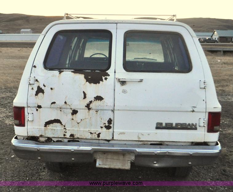 image for item F2218 1990 GMC Suburban 1500 SUV
