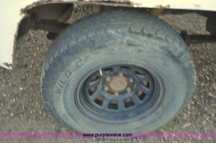 image for item F2218 1990 GMC Suburban 1500 SUV