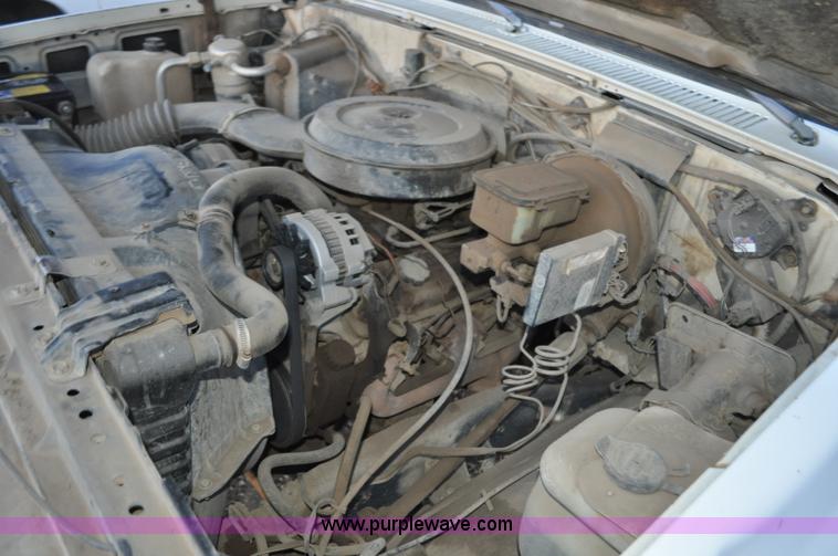 image for item F2218 1990 GMC Suburban 1500 SUV