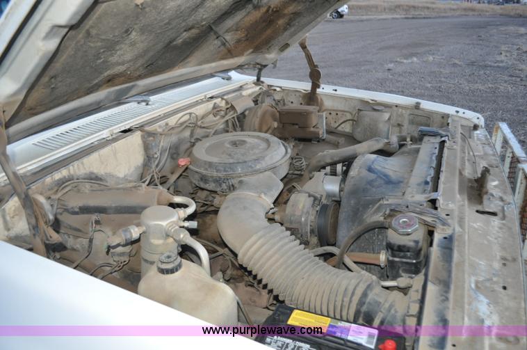 image for item F2218 1990 GMC Suburban 1500 SUV