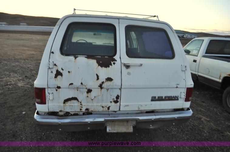 image for item F2218 1990 GMC Suburban 1500 SUV