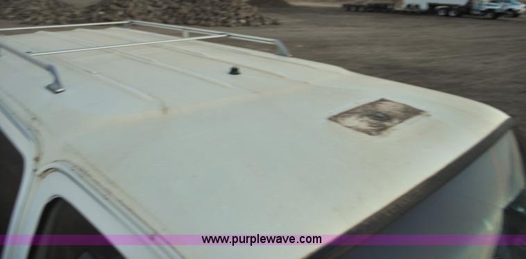 image for item F2218 1990 GMC Suburban 1500 SUV