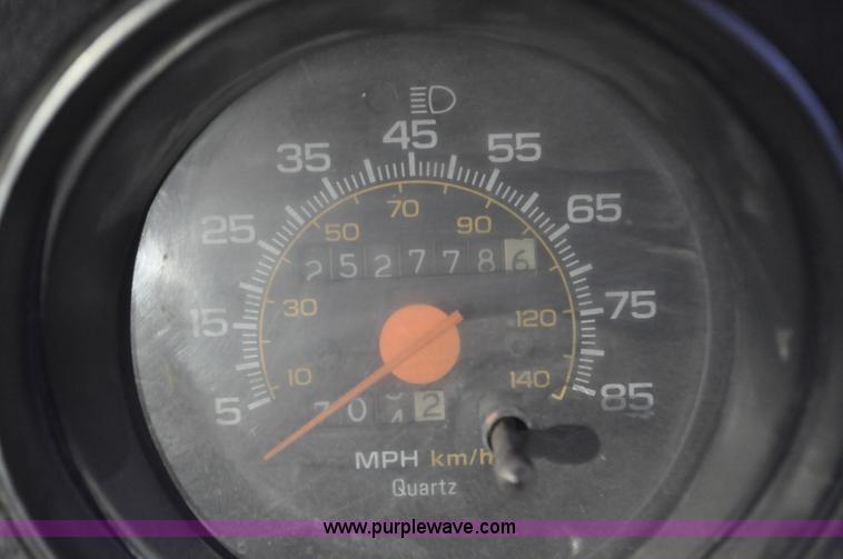 image for item F2218 1990 GMC Suburban 1500 SUV