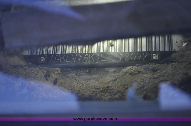 image for item F2218 1990 GMC Suburban 1500 SUV