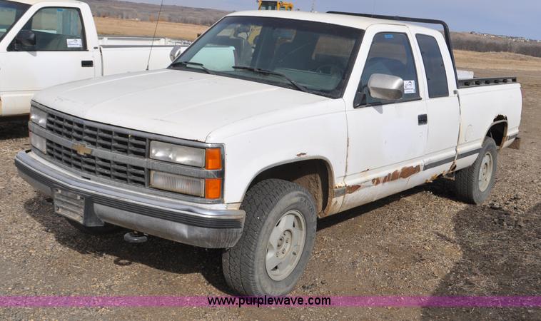 image for item F2220 1992 Chevrolet 1500 Ext. Cab pickup truck