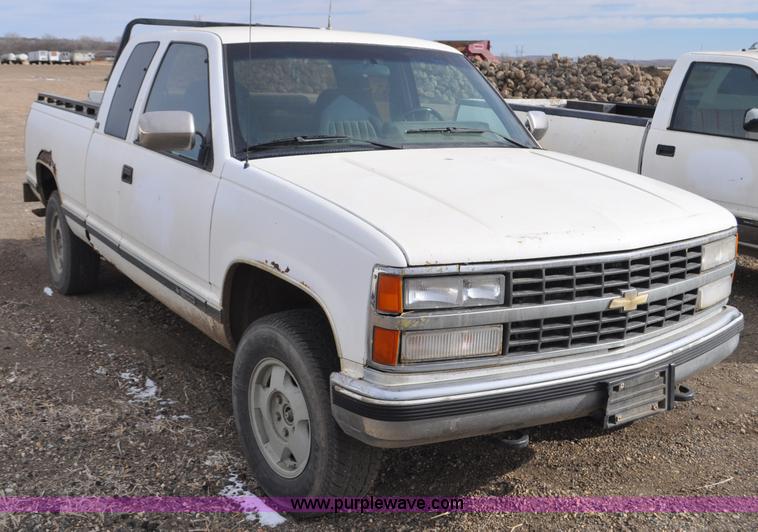 image for item F2220 1992 Chevrolet 1500 Ext. Cab pickup truck
