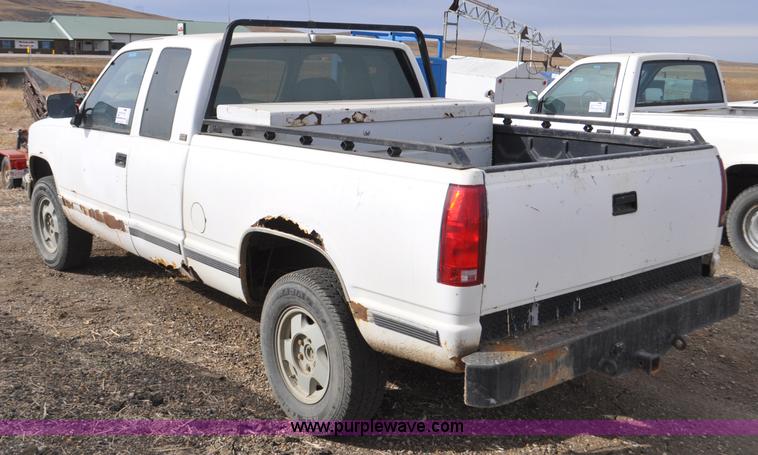 image for item F2220 1992 Chevrolet 1500 Ext. Cab pickup truck